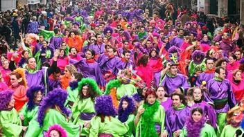 «Έκρηξη» κεφιού και ενθουσιασμού στη μεγάλη καρναβαλική παρέλαση της Πάτρας