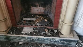 "Βομβαρδισμένο" σπίτι άφησε πίσω του κεραυνός που έπεσε στη Σύλλαμο