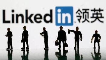 Η LinkedIn καταργεί 700 θέσεις εργασίας και ειδική υπηρεσία για την αγορά της Κίνας