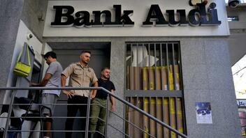 Χάος στο Λίβανο - Καταθέτες έσπασαν και πυρπόλησαν τράπεζες!