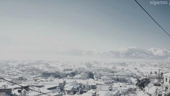 "Κατεβαίνει" σε υψόμετρο το χιόνι - Ακατάπαυστος ο εκχιονισμός στο οδικό δίκτυο
