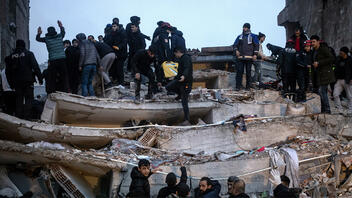 Σεισμός στην Τουρκία: Αναφορές για Έλληνα εγκλωβισμένο στα συντρίμμια