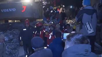 Τουρκία: Η στιγμή απεγκλωβισμού ενός άνδρα σχεδόν 140 ώρες μετά τον σεισμό