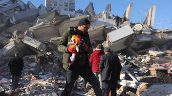 Τουρκία: 12 συλλήψεις από τον κατασκευαστικό κλάδο για τον τρομακτικό σεισμό
