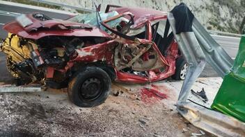 Στη ΜΕΘ ο 23χρονος τραυματίας του τροχαίου στους Κουνάβους - Διαλύθηκε το αυτοκίνητο