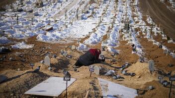 Σεισμός στην Τουρκία: «Είχαμε ετοιμάσει τον τάφο της. Λίγα λεπτά μετά, ακούστηκε η φωνή της στα συντρίμμια»