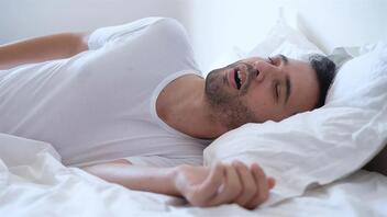Κάνετε ακανόνιστο ύπνο; Από αυτές τις παθήσεις κινδυνεύετε