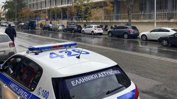 Θεσσαλονίκη: Χειροπέδες σε εφοριακό για παράνομες προμήθειες
