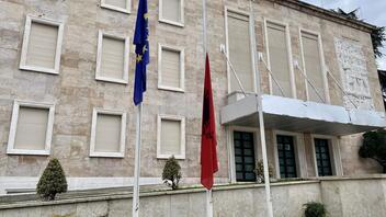 Ημέρα Εθνικού Πένθους στην Αλβανία για τα θύματα των Τεμπών 