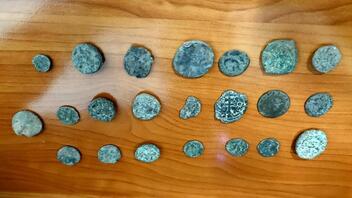 Χαλκιδική: Αρχαία νομίσματα και άλλα αντικείμενα βρέθηκαν στην κατοχή ενός άνδρα