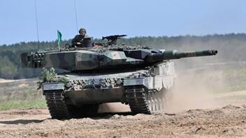 Η Πολωνία παρέδωσε 10 ακόμη άρματα μάχης Leopard 2 στο Κίεβο