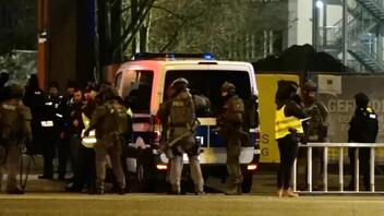 Γερμανία: Αστυνομικοί εισέβαλαν σε φαρμακείο όπου κρατούνται "πολλοί όμηροι"