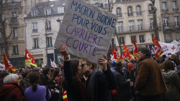 Γαλλία: «Δεν σκοπεύουμε να πεθάνουμε δουλεύοντας»