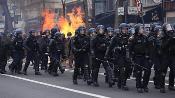 Γαλλία: Ταραχές και στα δυτικά – Σάλος για τα βίντεο αστυνομικής βίας