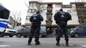 Τρόμος σε πολυκατοικία στο Βερολίνο: Τρεις τραυματίες από επίθεση με χειροβομβίδα και μαχαίρι