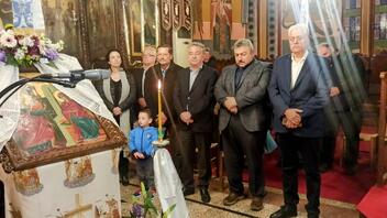  Κλήρος, Αρχές, πιστοί στην Αρχιερατική ακολουθία στον εορτάζοντα ναό στο Φρε Χανίων 