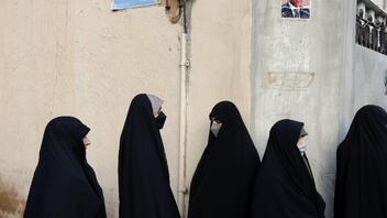 Κάμερες στους δρόμους θα ταυτοποιούν τις Ιρανές χωρίς μαντήλα