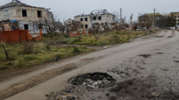 Μία γυναίκα και δύο παιδιά σκοτώθηκαν από ρωσικό βομβαρδισμό σε χωριό της Χερσώνας