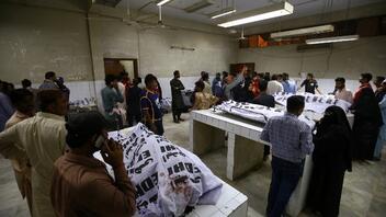 Πακιστάν: Έντεκα νεκροί από συνωστισμό σε κέντρο διανομής τροφίμων 