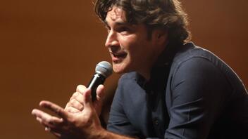 Maestro: Το backstage βίντεο του Παπακαλιάτη από τα γυρίσματα της σειράς