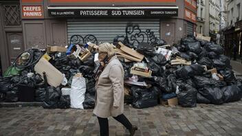 Παρίσι: «Πνίγεται» στα σκουπίδια λόγω της πολυήμερης απεργίας στις υπηρεσίες αποδομιδής