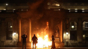 Γαλλία: “Στο στόχαστρο” των διαδηλωτών η επίσκεψη του βασιλιά Καρόλου με φόντο την λαϊκή οργή