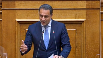 Σενετάκης: "Ενισχύσαμε εισοδήματα, μειώσαμε φόρους"