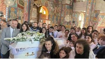 Τέμπη: Γιατί χαμογελούσαν στην κηδεία του Κυπριανού;
