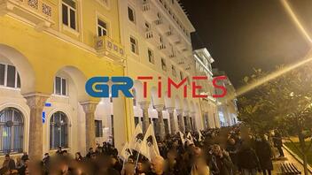 Θεσσαλονίκη: Μαζική πορεία προς τον Σιδηροδρομικό Σταθμό για την τραγωδία στα Τέμπη
