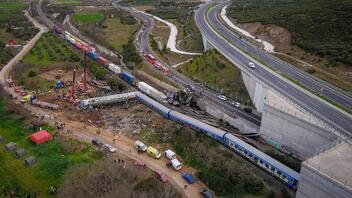 Bloomberg: Τι οδήγησε στο πιο θανατηφόρο σιδηροδρομικό δυστύχημα της Ευρώπης σε μια δεκαετία