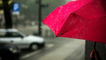 Ανοίγουν ξανά οι ομπρέλες στην Κρήτη - Βροχές και καταιγίδες, σήμερα και αύριο