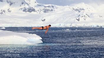 Γ. Τσιάνος: Ο Έλληνας γιατρός-αθλητής που κολύμπησε στην Ανταρκτική