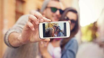 Γιατί τραβάμε φωτογραφίες selfie;