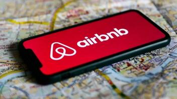 “Καίνε” οι τιμές των Airbnb στην Ελλάδα