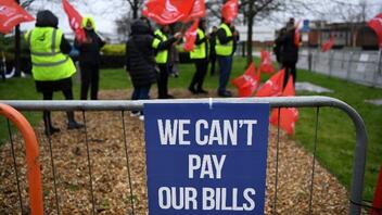 Βρετανία: Απεργία διαρκείας ξεκινούν οι εργαζόμενοι στην υπηρεσία έκδοσης διαβατηρίων
