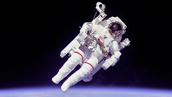 Ο Γιούρι Γκαγκάριν γίνεται ο πρώτος άνθρωπος που ταξιδεύει στο διάστημα