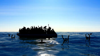 Λέσβος: Διακινητές έσκισαν βάρκα και προκάλεσαν ναυάγιο – Διασωθήκαν 40 μετανάστες