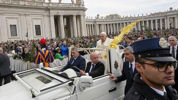 Κανονικά στη λειτουργία της Κυριακής των Βαΐων ο Πάπας Φραγκίσκος