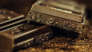Οι 2 πιο εύκολοι τρόποι για να λιώσετε τη σοκολάτα 