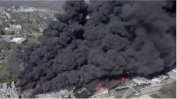  ΗΠΑ: Μεγάλη πυρκαγιά σε χώρο αποθήκευσης πλαστικών