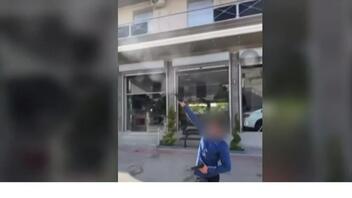 Σοκ στα Άνω Λιόσια: Άνδρας πυροβολεί ανεξέλεγκτα στη μέση του δρόμου!