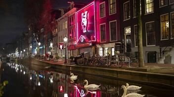 Άμστερνταμ: «Κόκκινο πανί» η μετεγκατάσταση του Red Light District