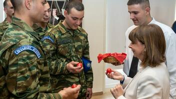 H Κατερίνα Σακελλαροπούλου επισκέφθηκε την Προεδρική Φρουρά 