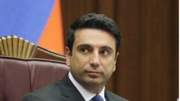 «Συγγνώμη, έχασα την ψυχραιμία μου» λέει ο πρόεδρος της Αρμενίας που... έφτυσε πολίτη