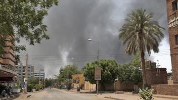 Στο Σουδάν μαίνονται μάχες - Ο ΟΗΕ λέει πως η συμφωνία κατάπαυσης του πυρός τηρείται 