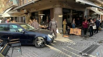Αυτοκίνητο έπεσε πάνω σε καφετέρια – Δύο τραυματίες