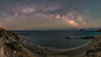 Εντυπωσιακές εικόνες του Γαλαξία μας πάνω από την παραλία του Ξερόκαμπου 