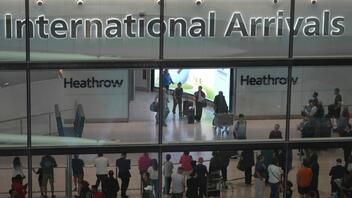 Χάος στα μεγάλα βρετανικά αεροδρόμια: Τεχνικό σφάλμα επηρεάζει το σύστημα e-gate 