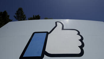 Σάλος στο Facebook: Αυτόματα αιτήματα φιλίας σε χρήστες που “κατασκοπεύουν” άγνωστοι
