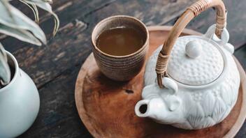 Το τσάι που καίει λίπος ακόμη και όταν κάθεστε – Δύο φλιτζάνια αρκούν